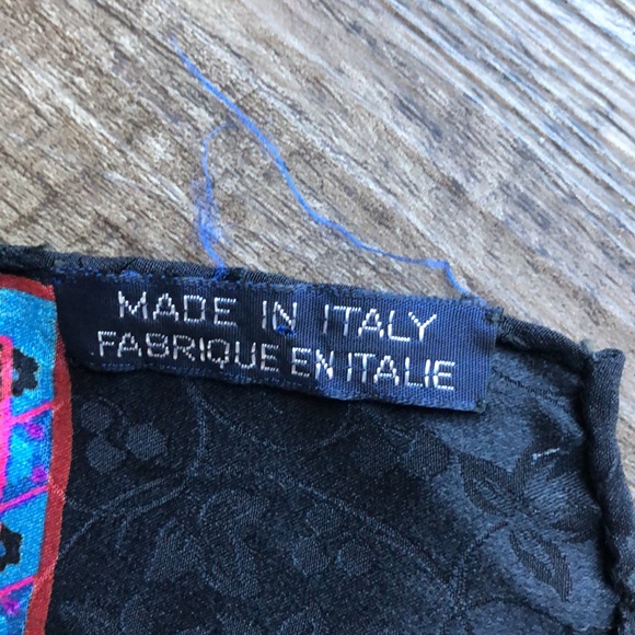 Emanuel Ungaro silk scarf. - Picture 6 of 7